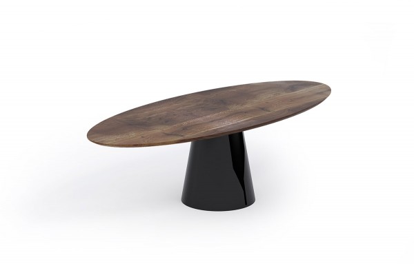 Massivholz Esstisch Mono mit exklusiven Tischbeinen und einer ovalen Tischplatte
